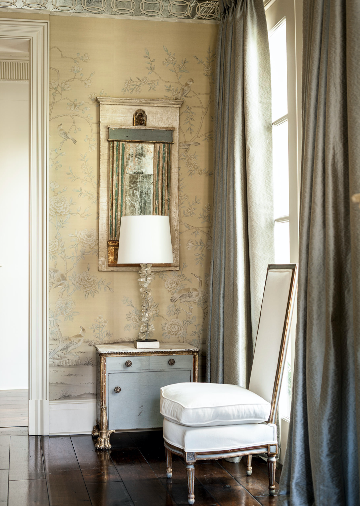 Interior with de Gournay wallcovering, antique mirror and rock crystal lamp